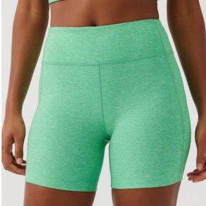 Outdoor Voices warmup short 5” in Jadeite